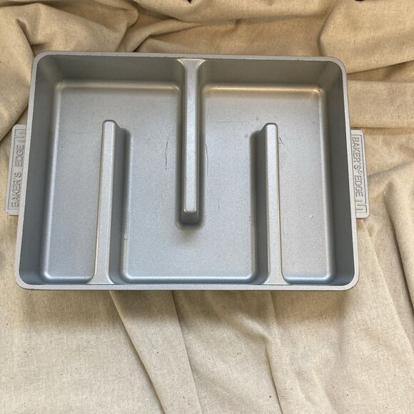 Baker's Edge Brownie Pan 9" x 12" Cast Aluminum Non-Stick ~ Made in USA - Picture 1 of 11